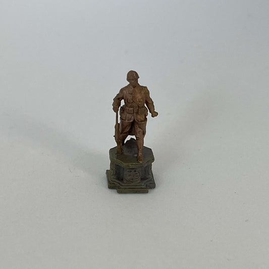 Statue soldat Première guerre mondiale sur stèle
